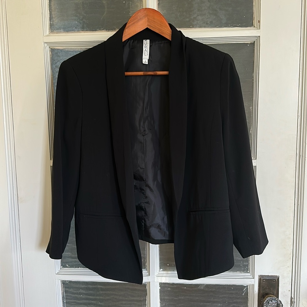 Black 3/4 Length Sleeve Blazer Mural